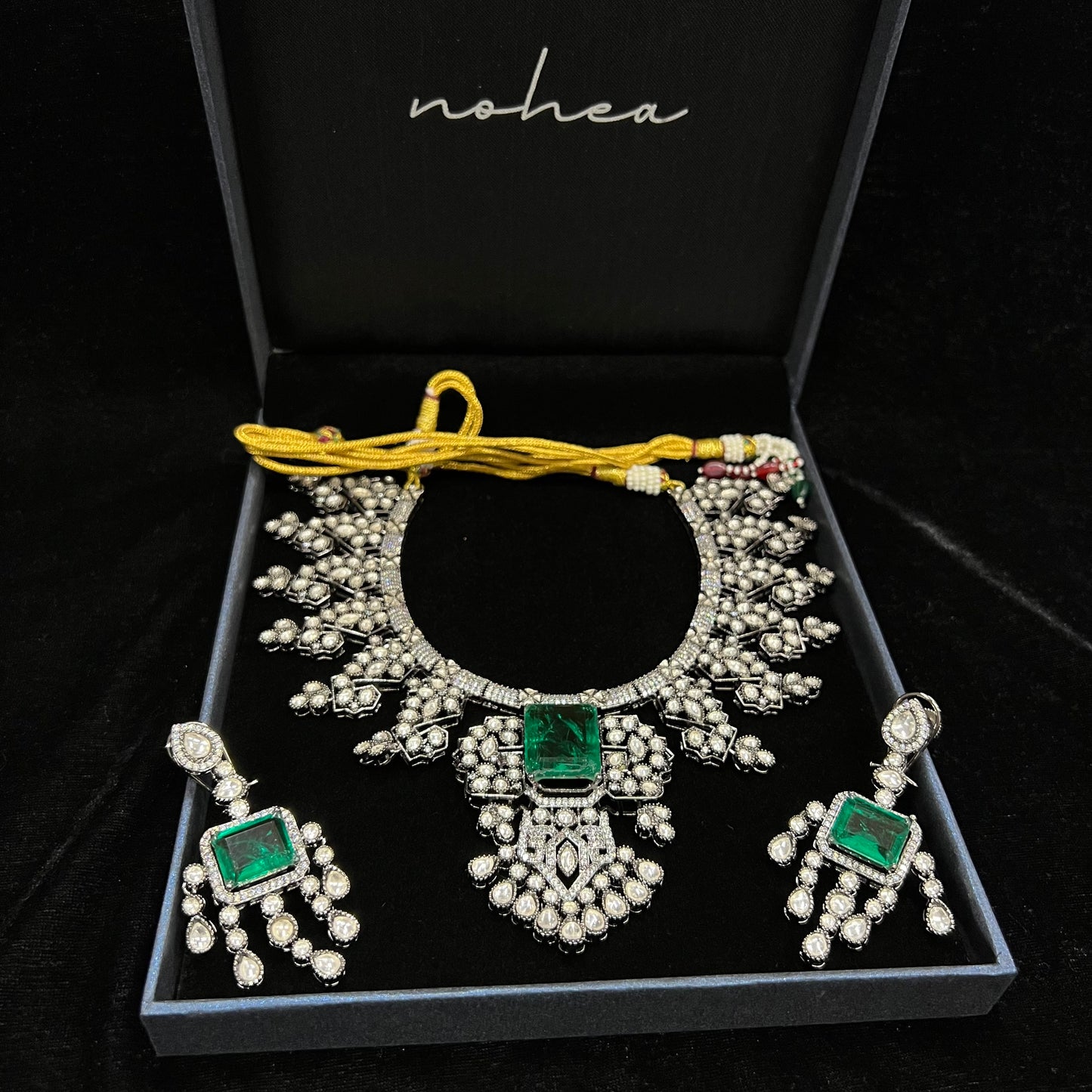 Niroya Kundan Set