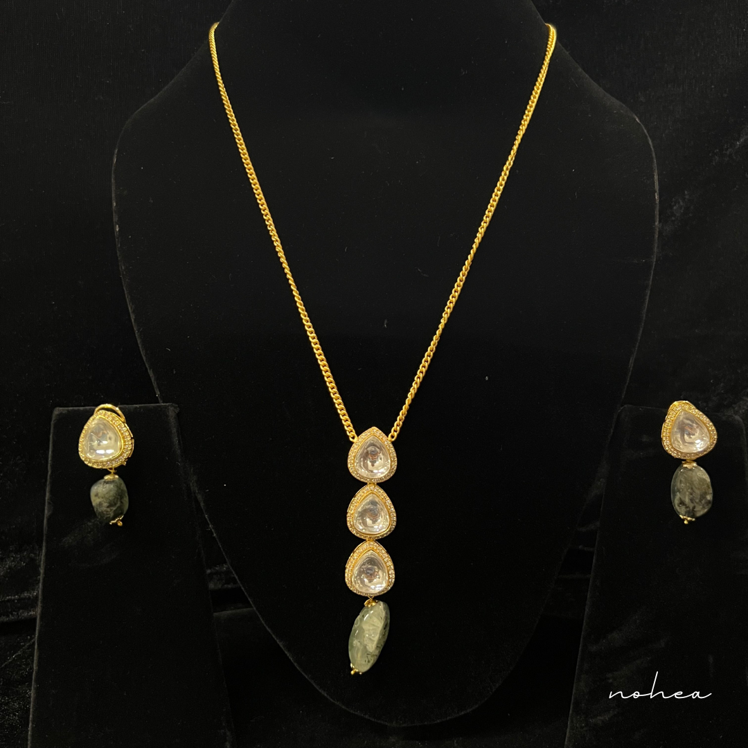 Tiah Kundan Jewellery Set
